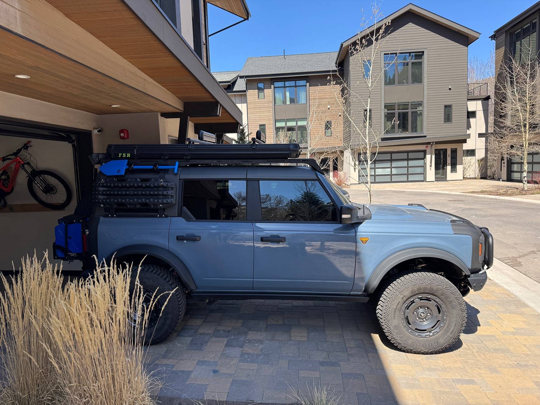 Ford Bronco ROAM 4' Beach Awning on Trailrax Half-Rack IMG_6405