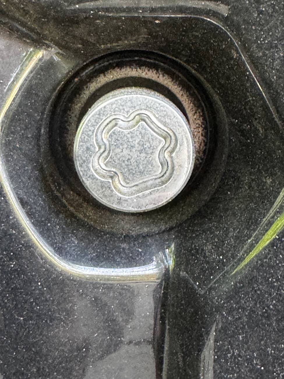 Ford Bronco Wheel nut. Help identifying part needed IMG_5842