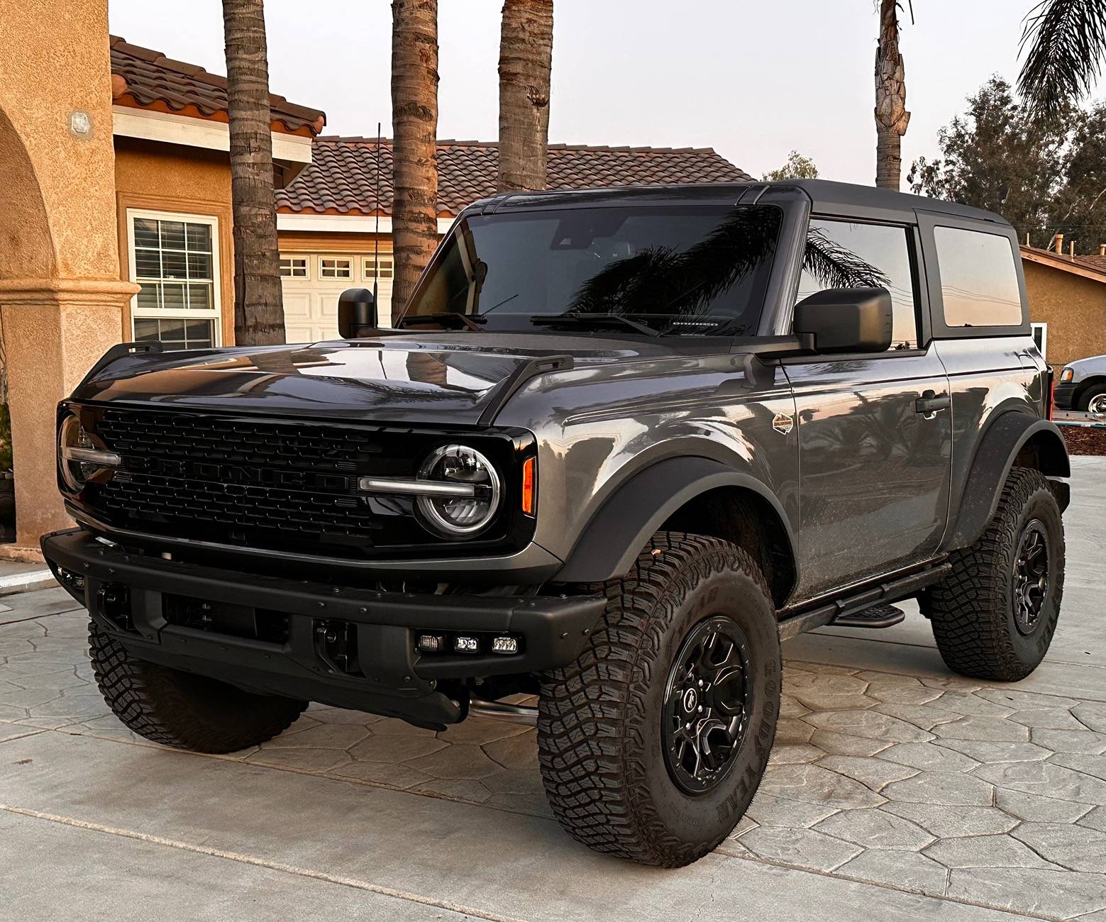 Ford Bronco CARBONIZED GRAY Bronco Club IMG_2492