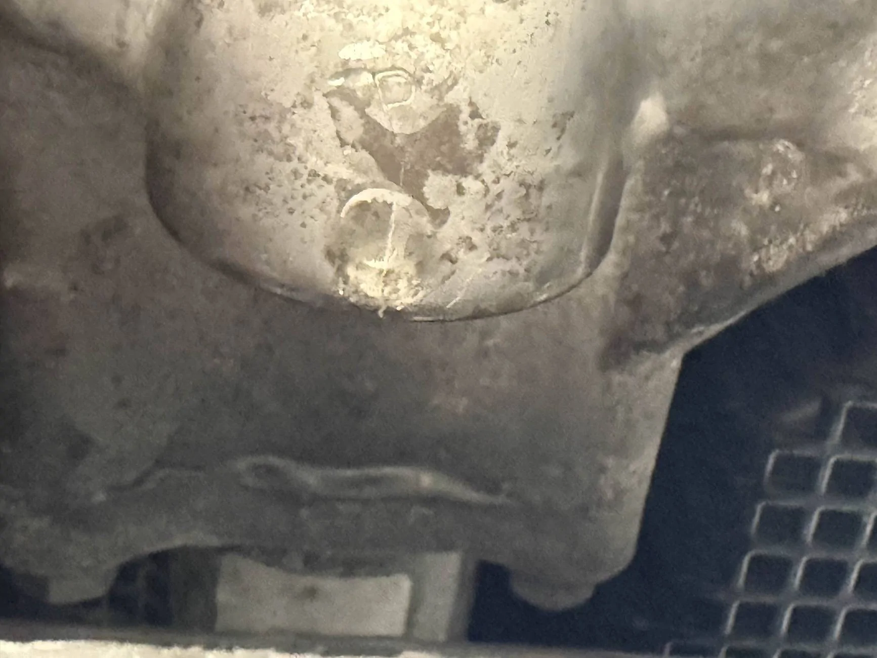 Ford Bronco M190 Front Differential Crack under drain plug IMG_0667