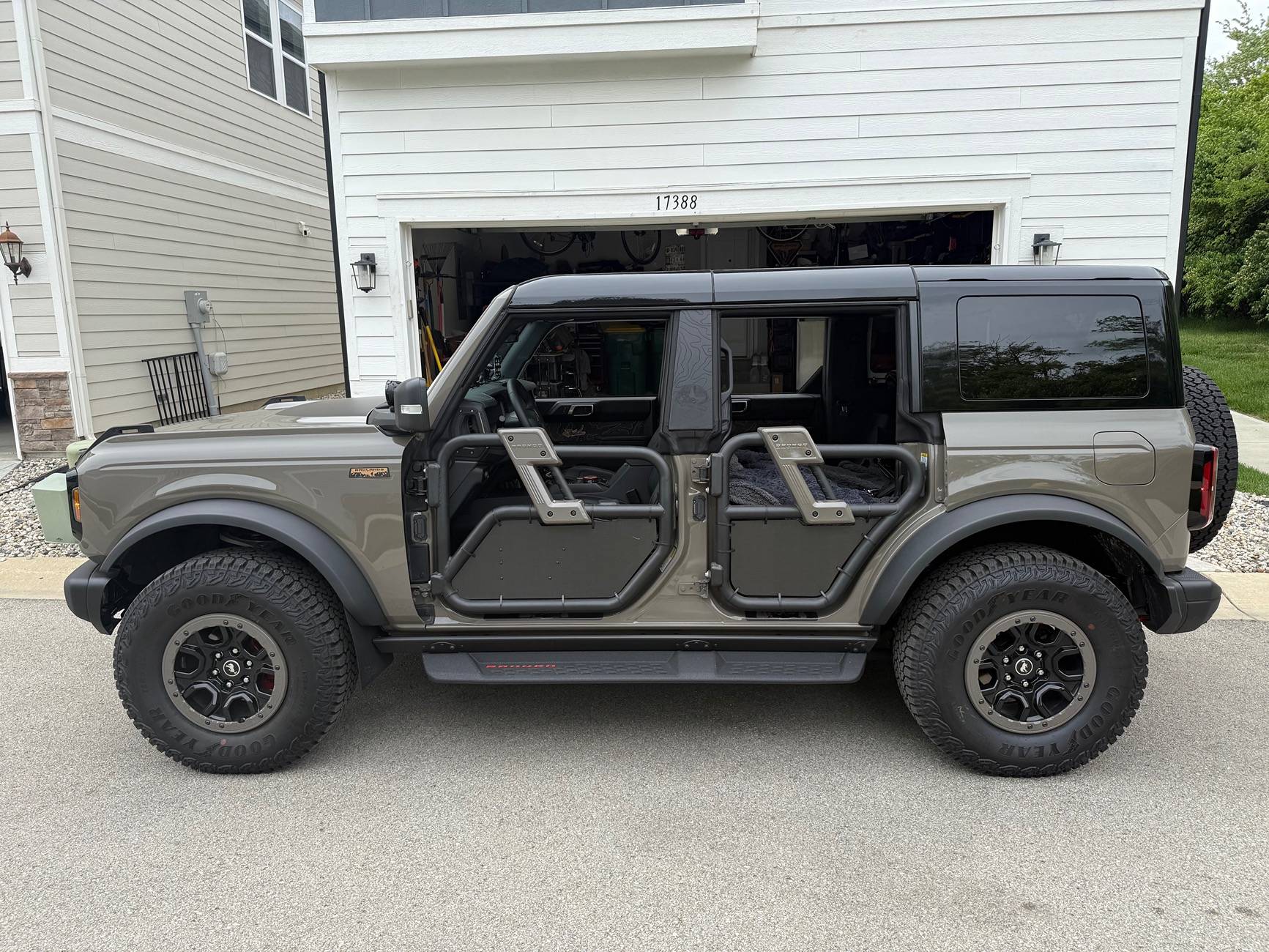 Ford Bronco MARSH GRAY Bronco Club IMG_2362