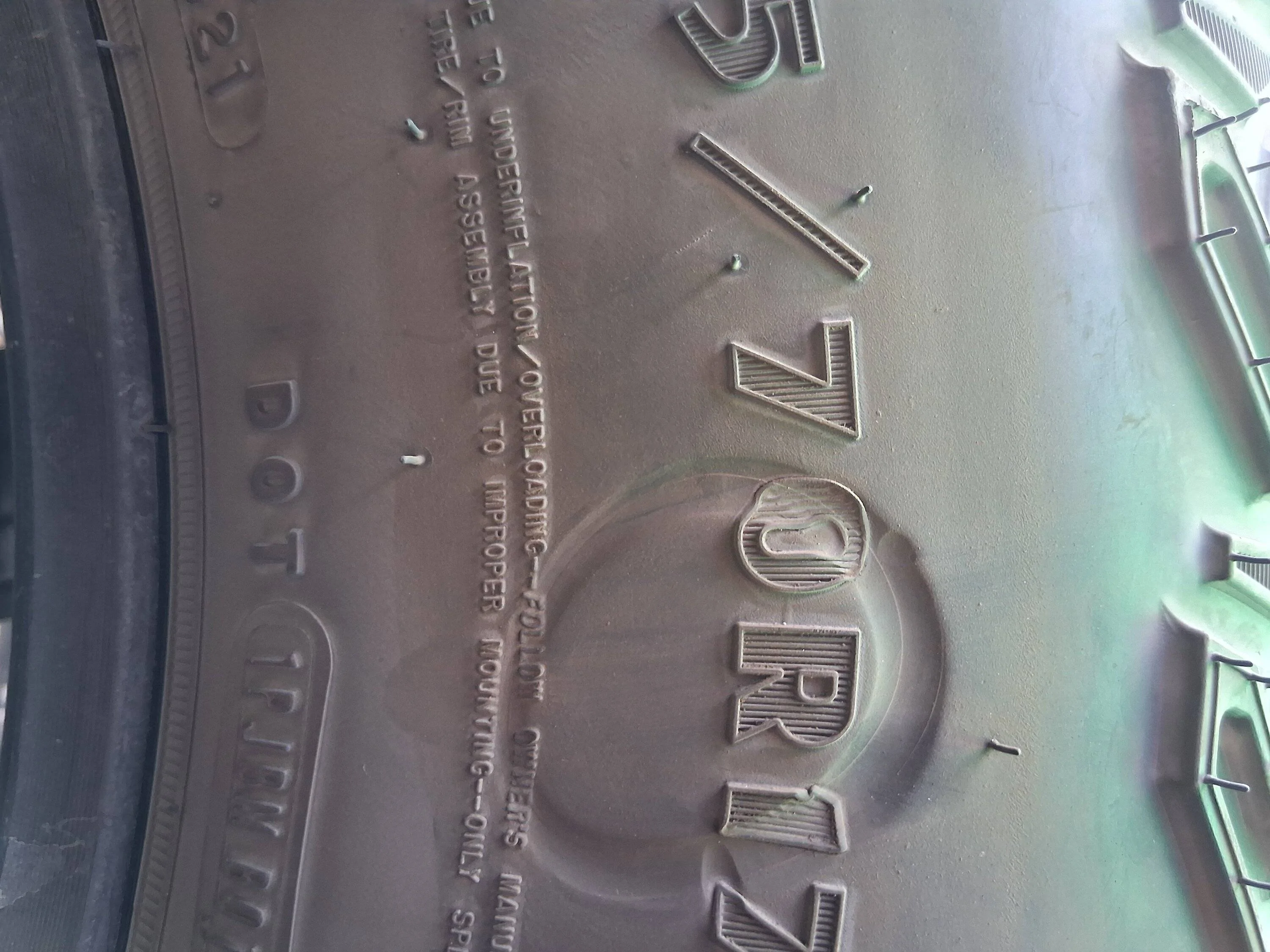 Ford Bronco Strange manufacturer's flaw - is it a problem? Broncotiredefect
