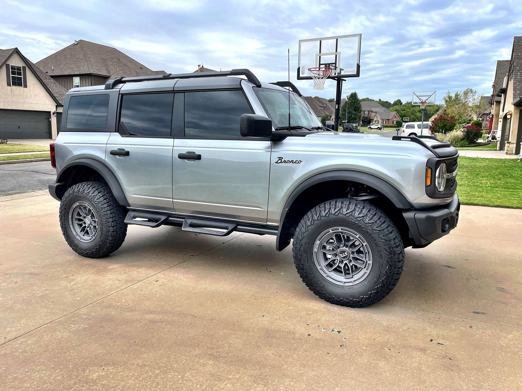 Ford Bronco Show me your Gray Wheels 01