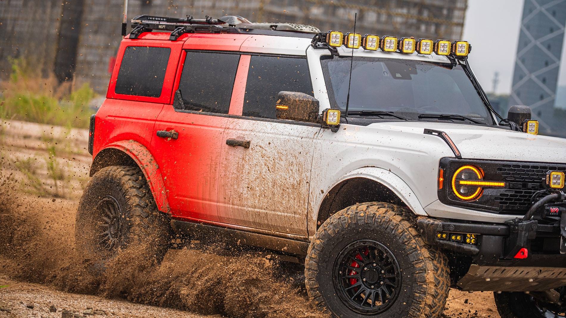 Ford Bronco Suparee off-road lights on Bronco - what do you think? 1747651079875-g5