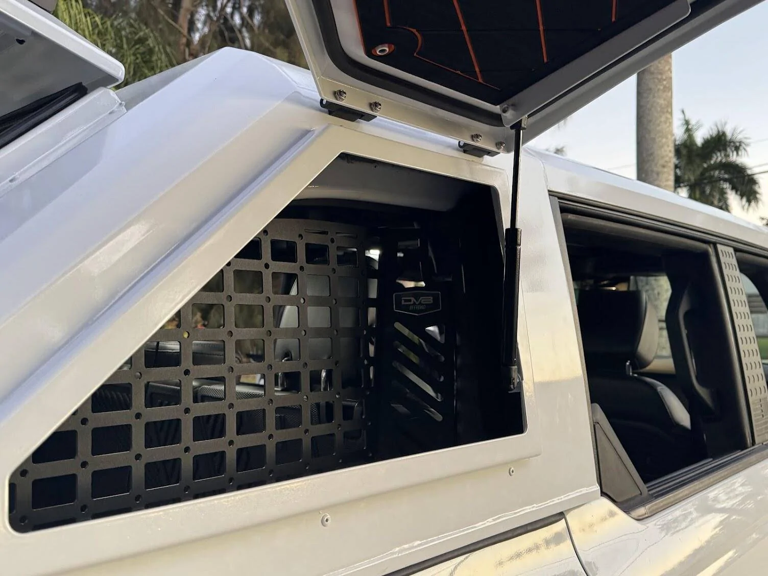 Ford Bronco DV8 Molle + AAL Cargo Shelf 1747782983493-gy