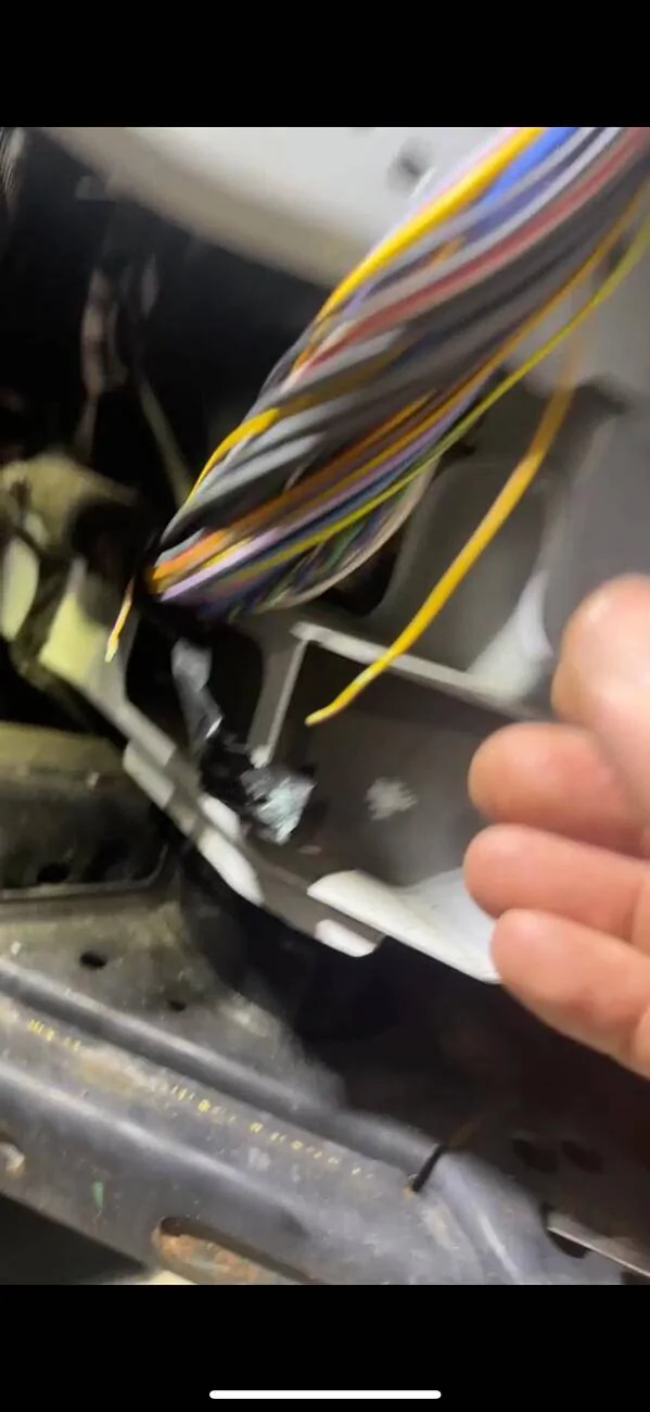 Ford Bronco Driver-side DRL Stays on After Locking Vehicle 3
