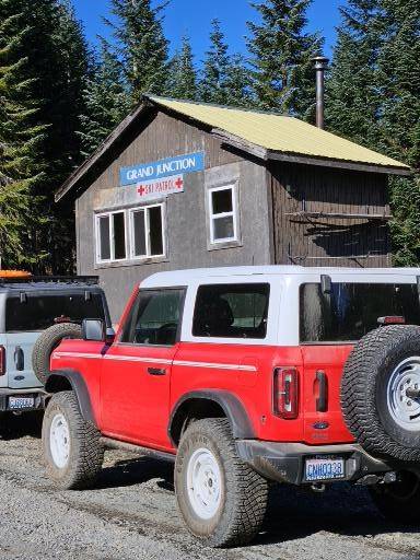 Ford Bronco Show those photos of 2 Doors with Painted Roof 2851