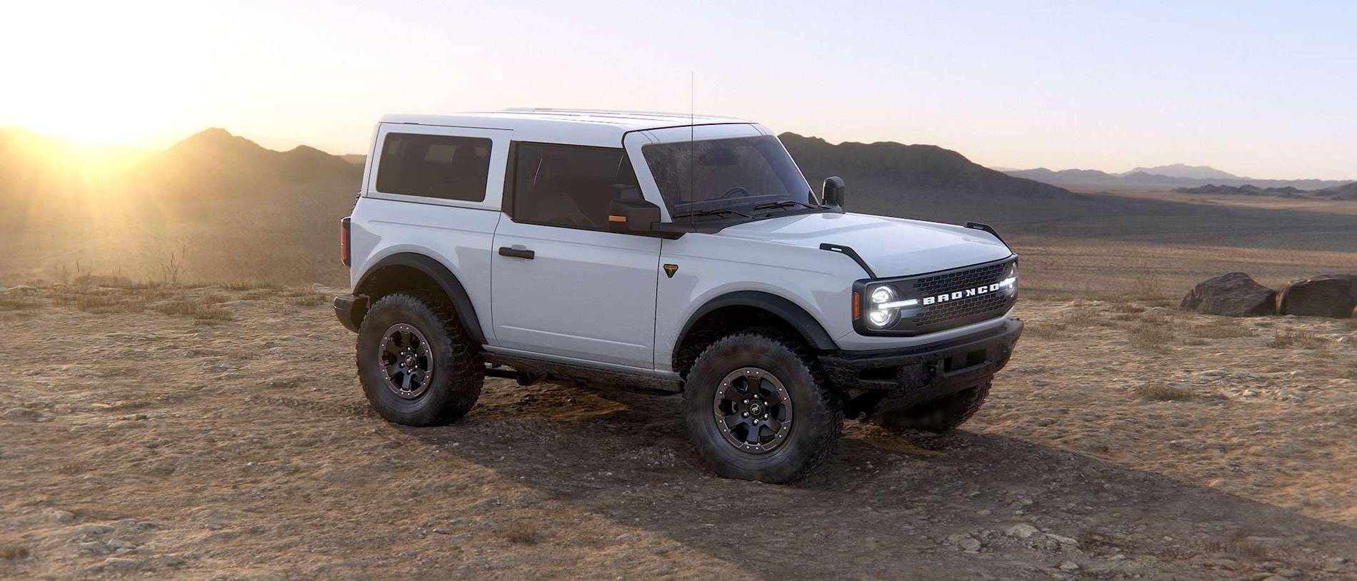Ford Bronco Show those photos of 2 Doors with Painted Roof u725_21_2dr_oxford_white_env_28