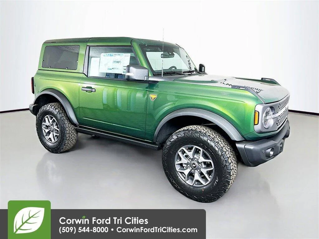 Ford Bronco Show those photos of 2 Doors with Painted Roof 1748011638445-yl
