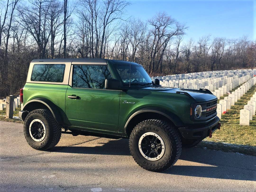 Ford Bronco Show those photos of 2 Doors with Painted Roof B 32