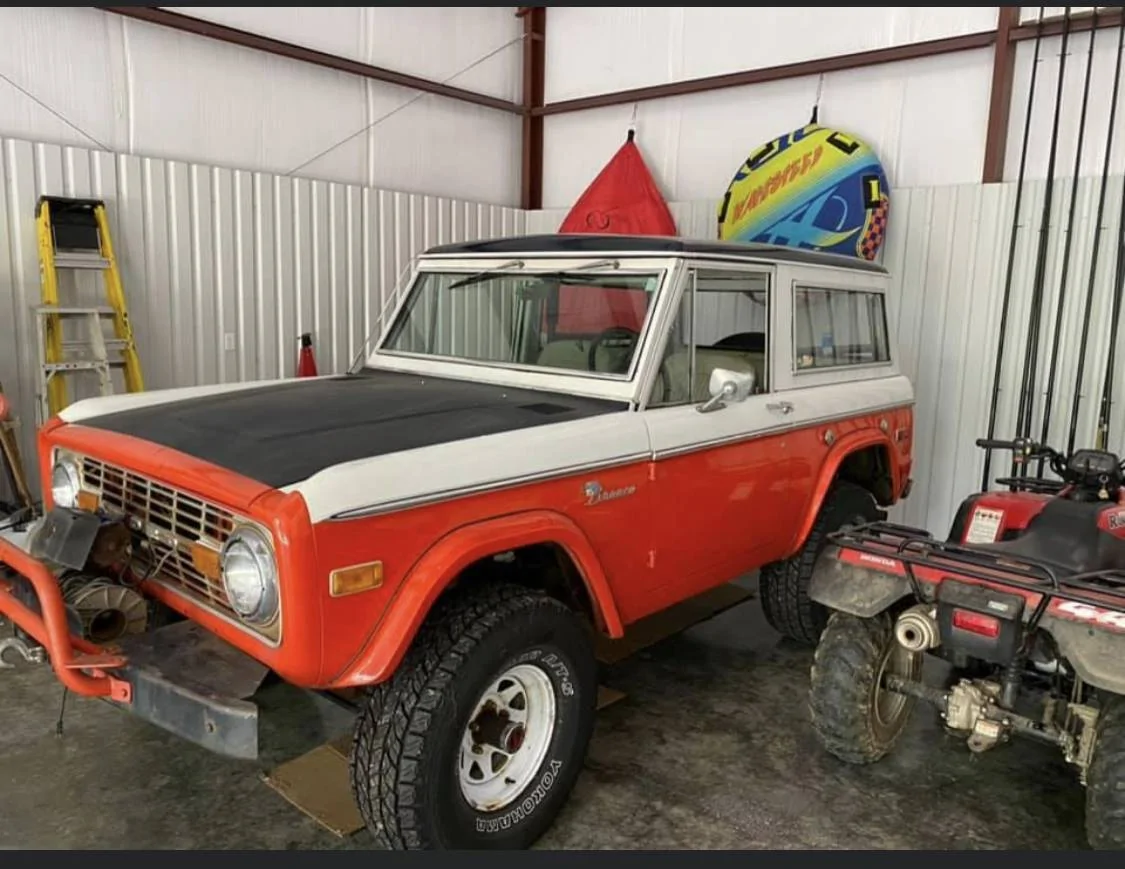 Ford Bronco Show those photos of 2 Doors with Painted Roof 1748297387472-li