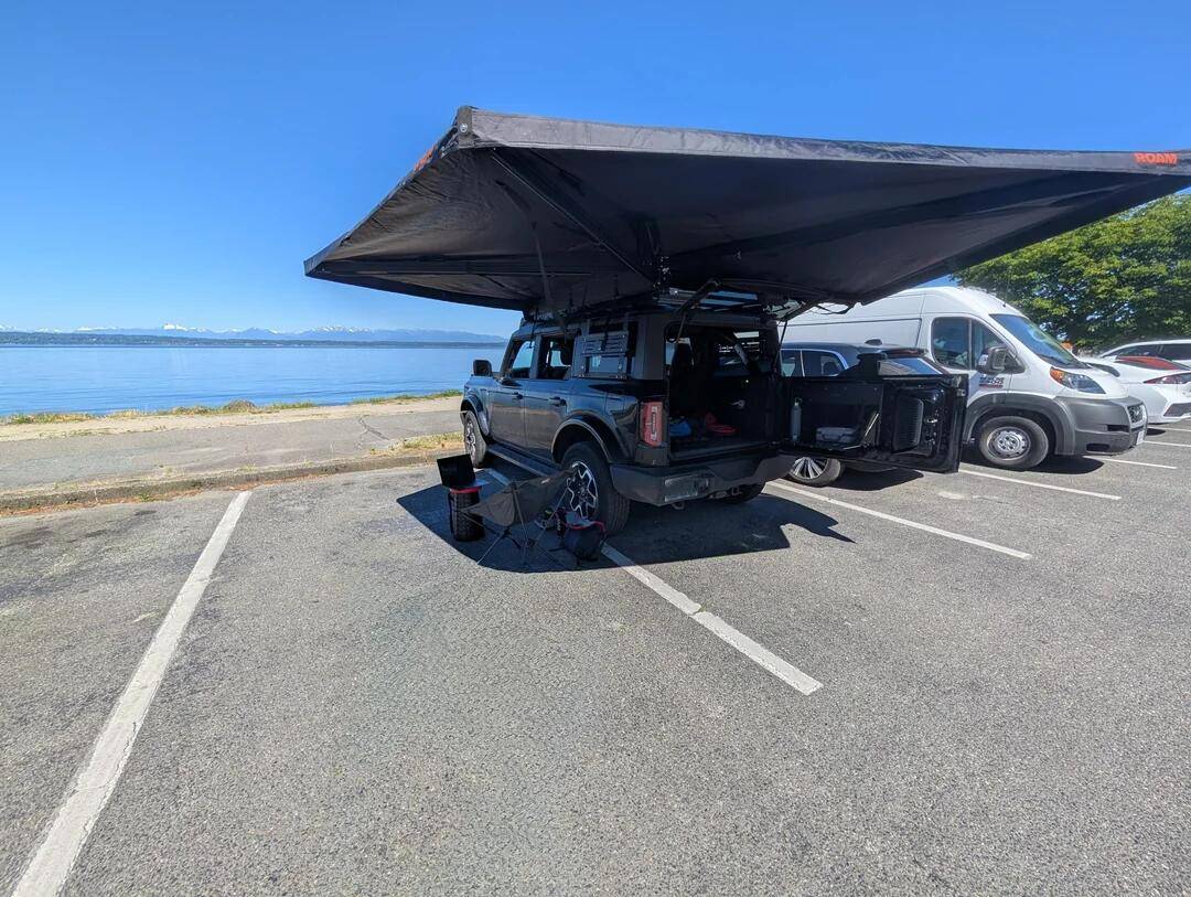 Ford Bronco One parking spot, two perspectives. 1748482507609-al
