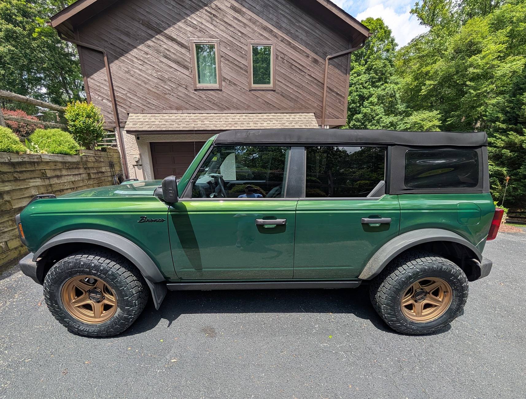 Ford Bronco Hankook Dynapro AT2s anyone? 1000003331