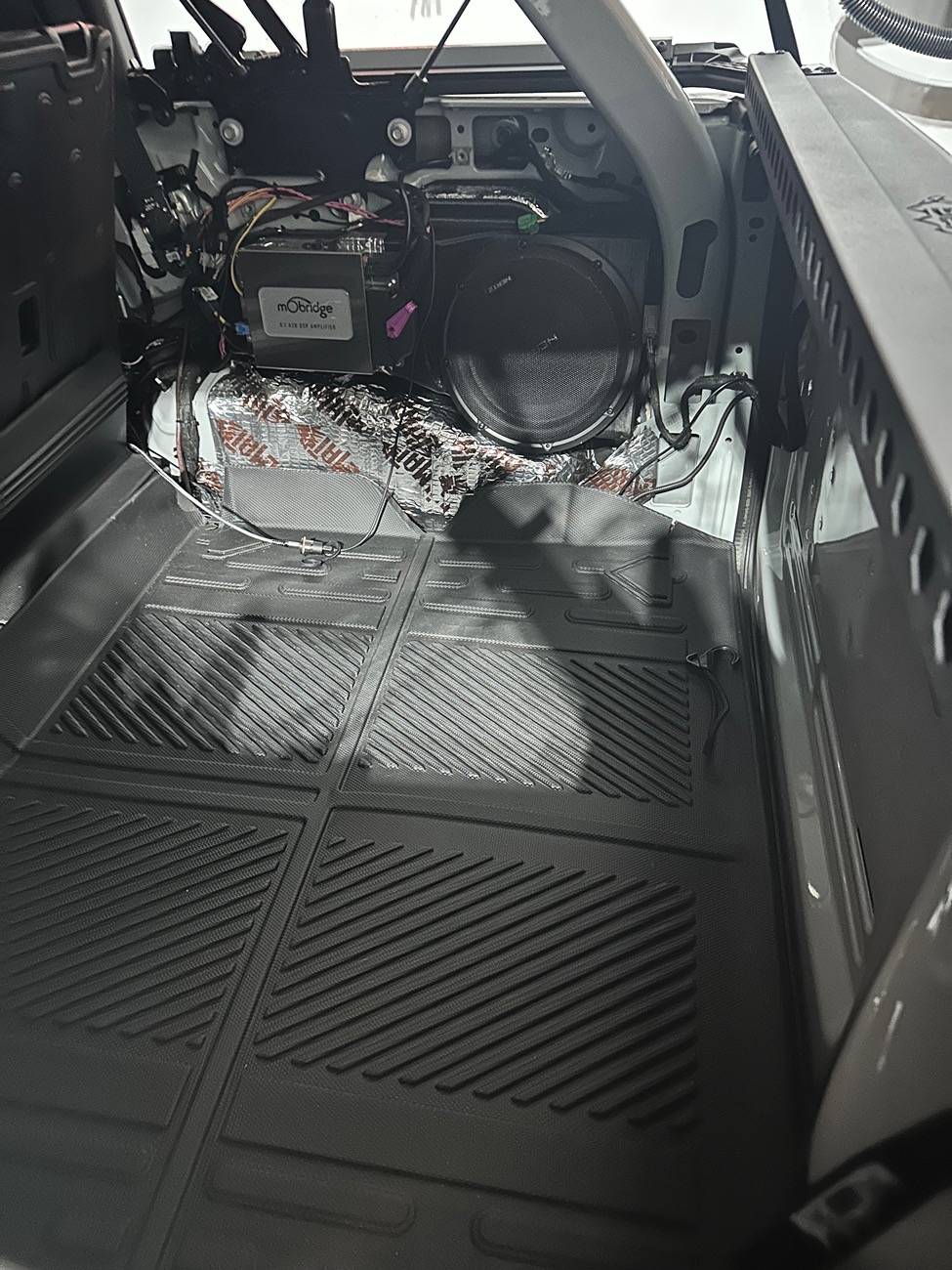 Ford Bronco mobridge and GearShade system complete IMG_2011