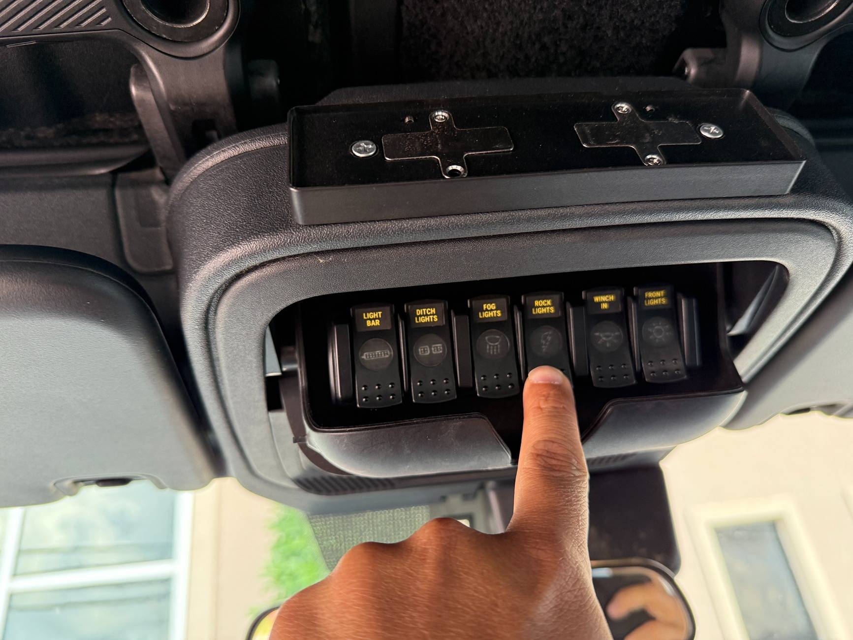 Ford Bronco No AUX? NO Problem! Aux Switch Solution- TRIGGER Controller for Ford Bronco IMG_1539.JPG