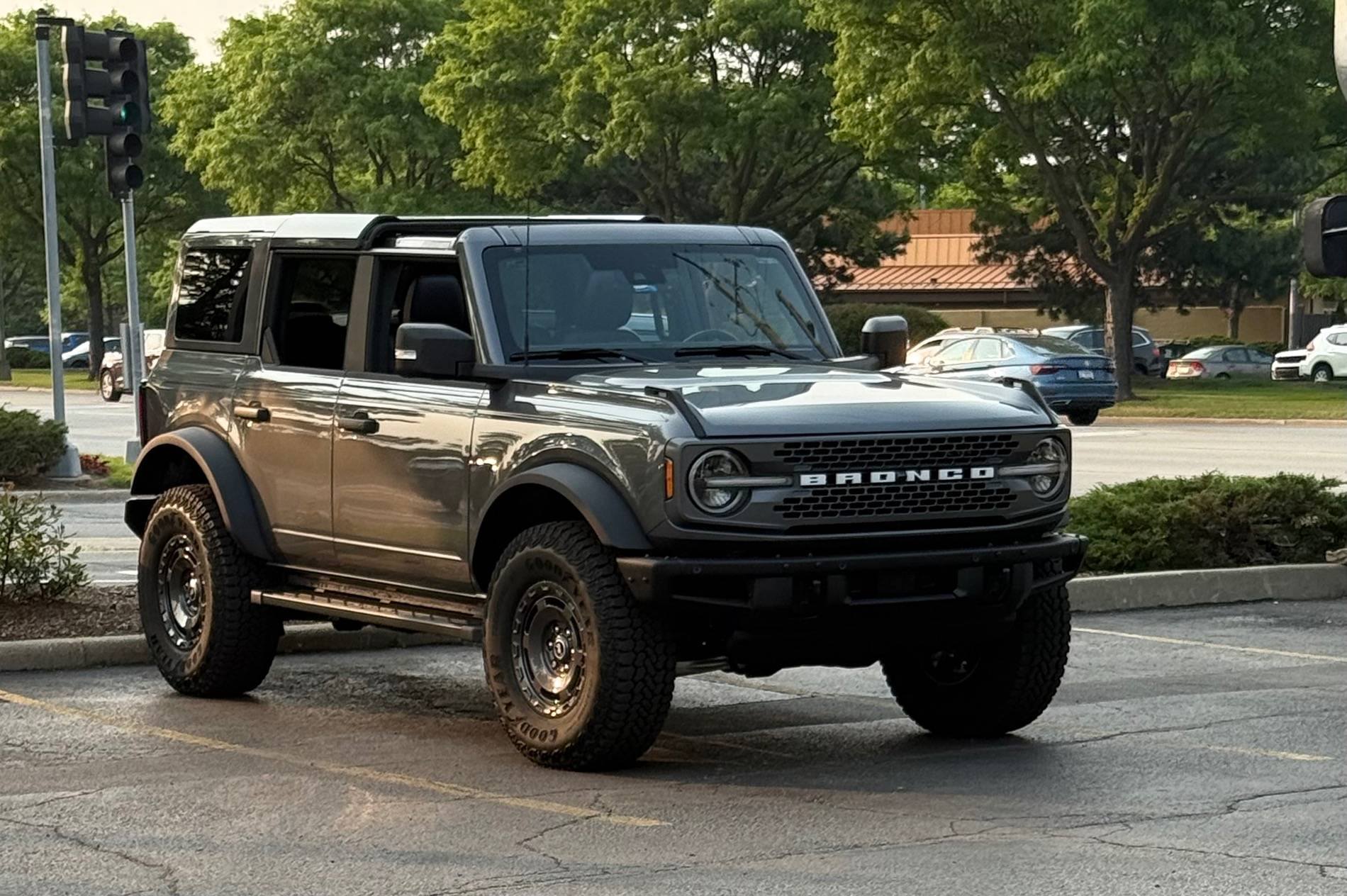 Ford Bronco CARBONIZED GRAY Bronco Club IMG_7337