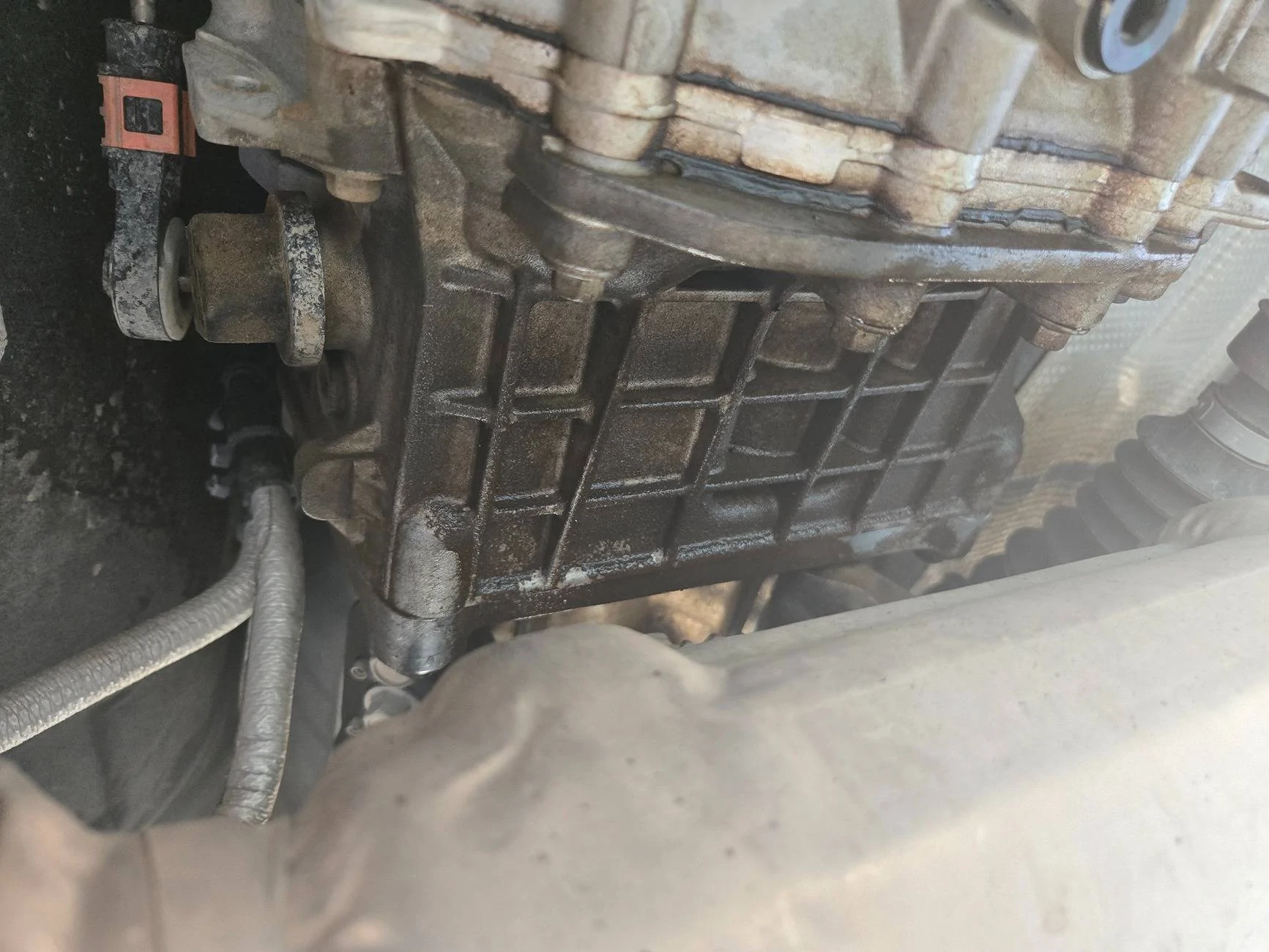 Ford Bronco Leaking manual trans, section between trans and transfercase 20250608_072539