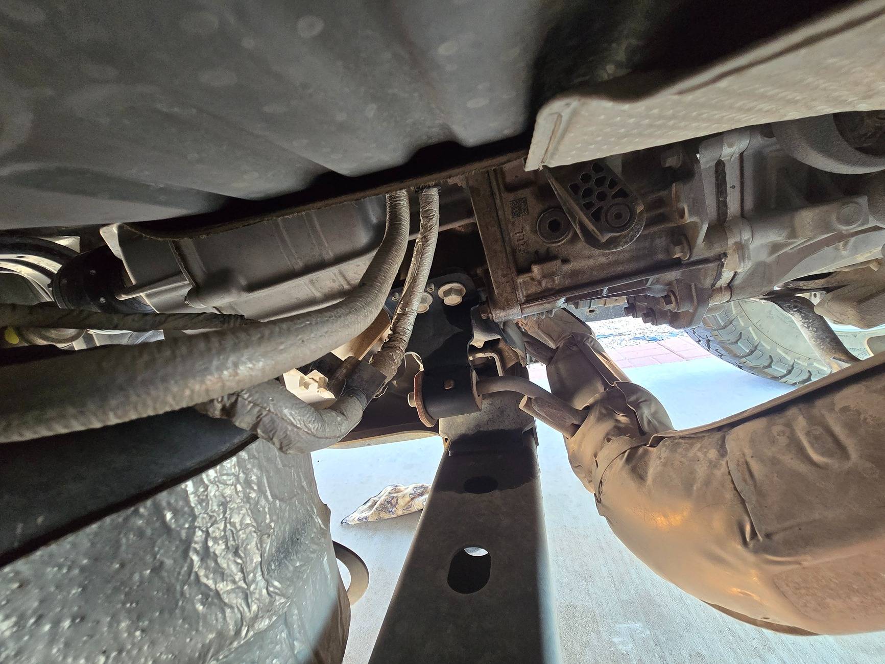 Ford Bronco Leaking manual trans, section between trans and transfercase 20250608_072551
