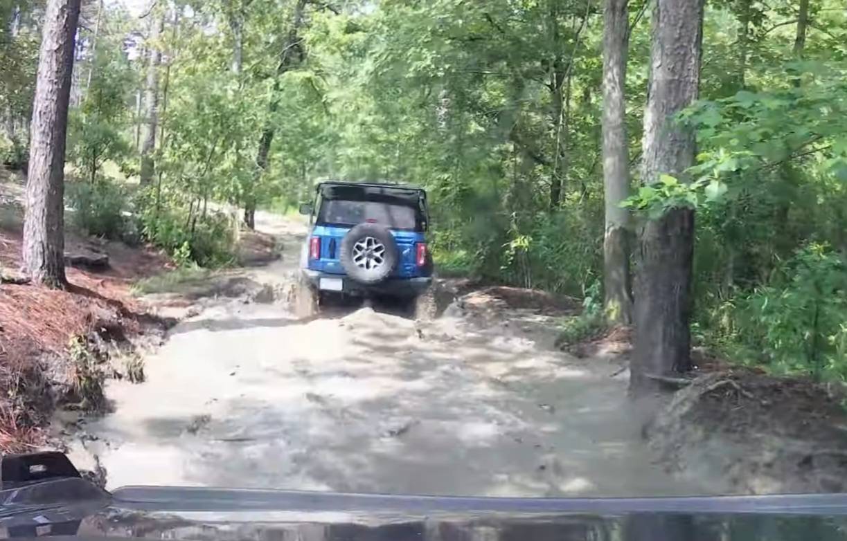 Ford Bronco Bronco at the watering hole Screenshot_20250609_111528_YouTube