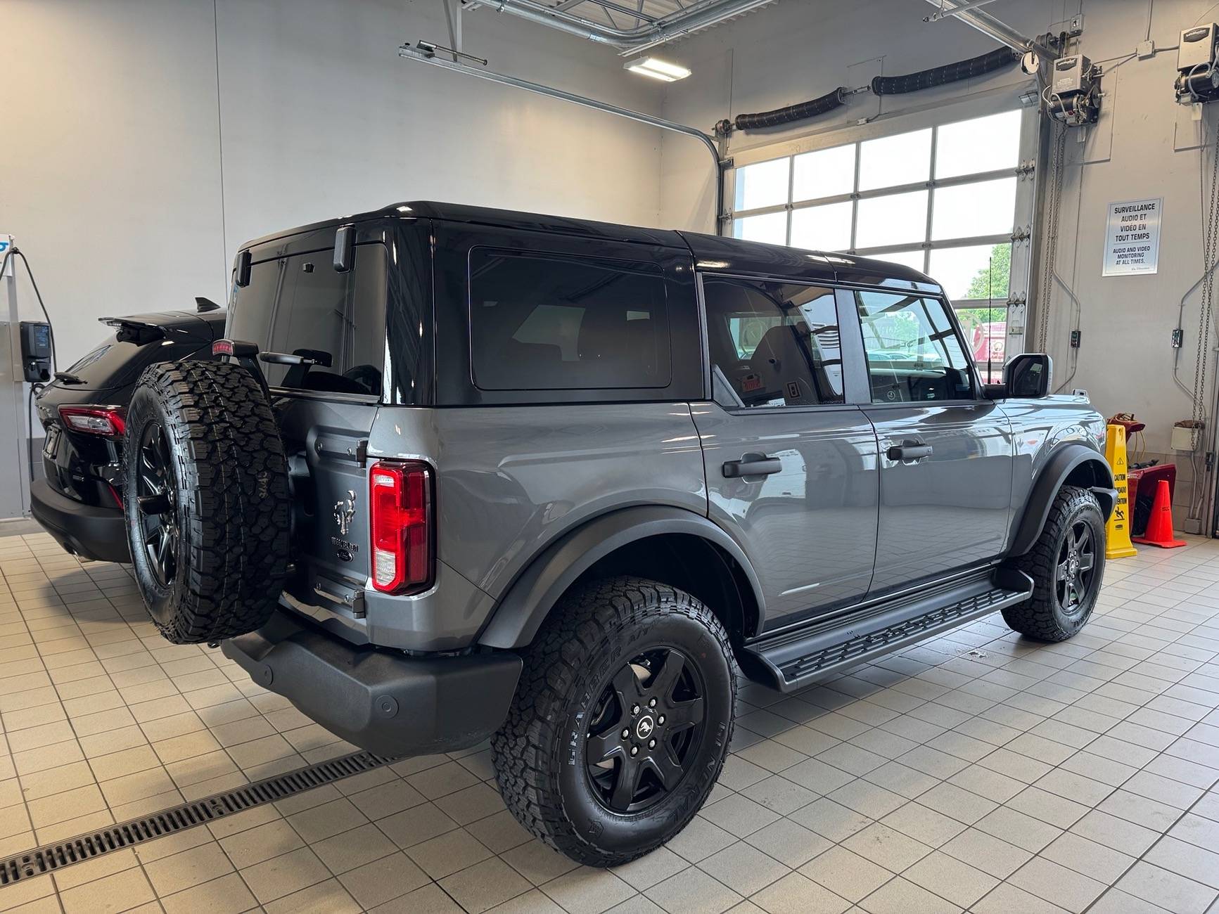 Ford Bronco 2025 tube side steps + mud flaps IMG_3580
