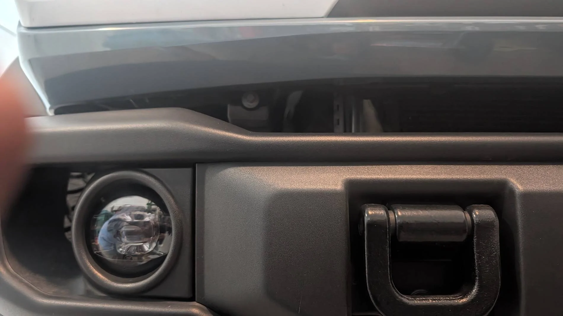 Ford Bronco Potential lighting bracket mount? 1000010138