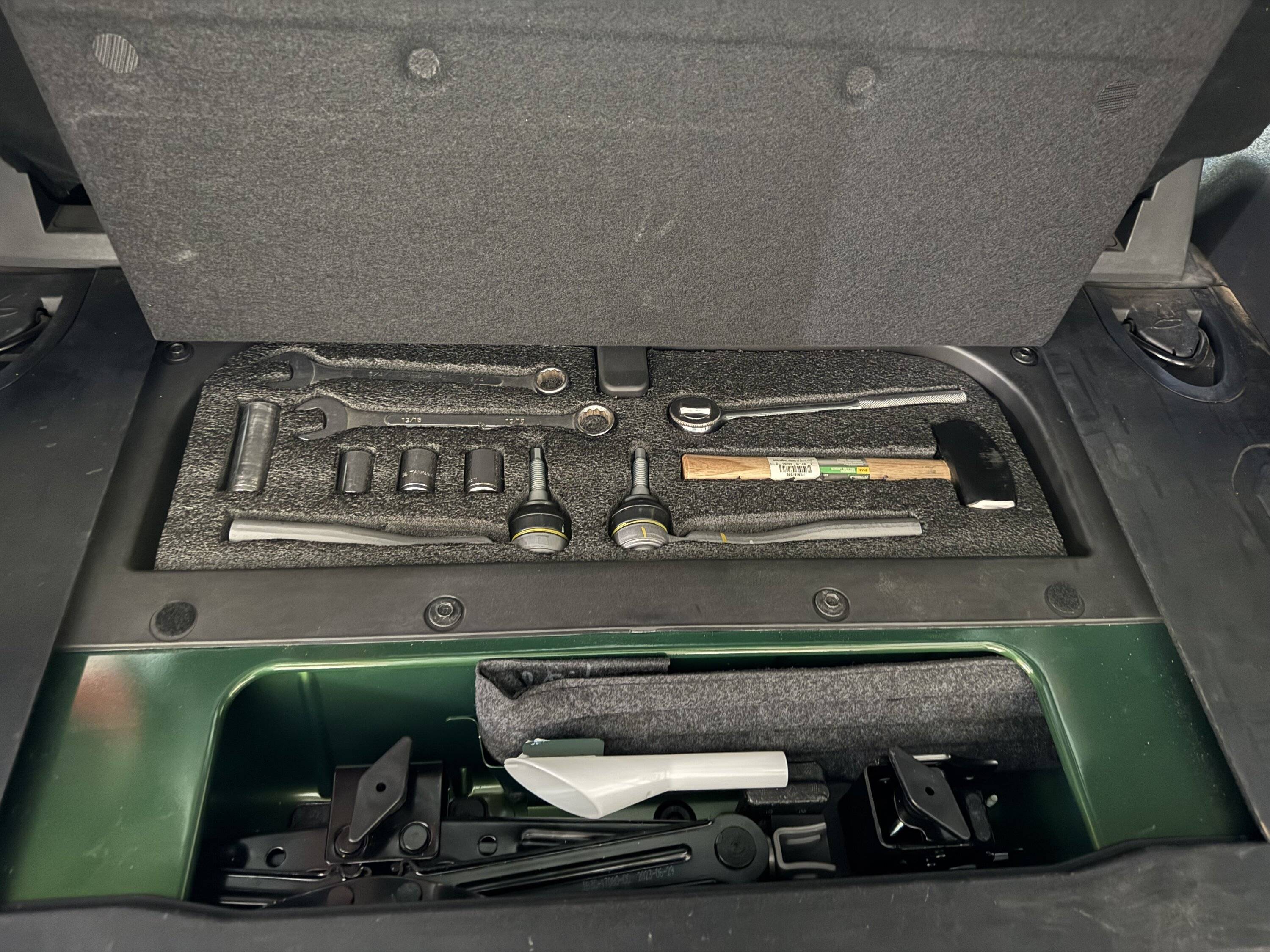 Ford Bronco DIY tie rod end recovery kit & storage solution for cargo area tool kit space IMG_0322