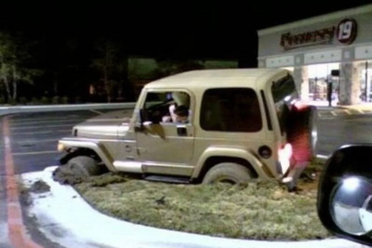 Ford Bronco What's Bronco missing that "high tech / lux SUVs" have? enhanced-buzz-31303-1333378927-80-1200x800