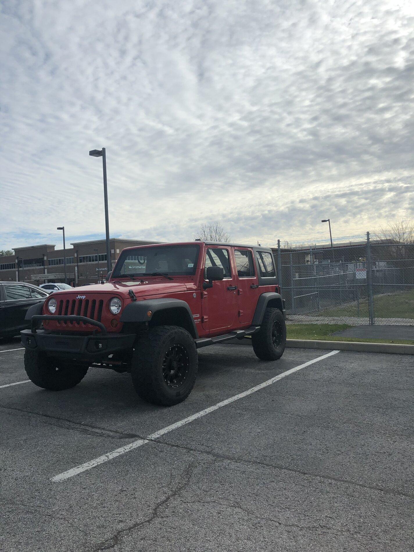 Ford Bronco Damn 35s are big IMG-4763