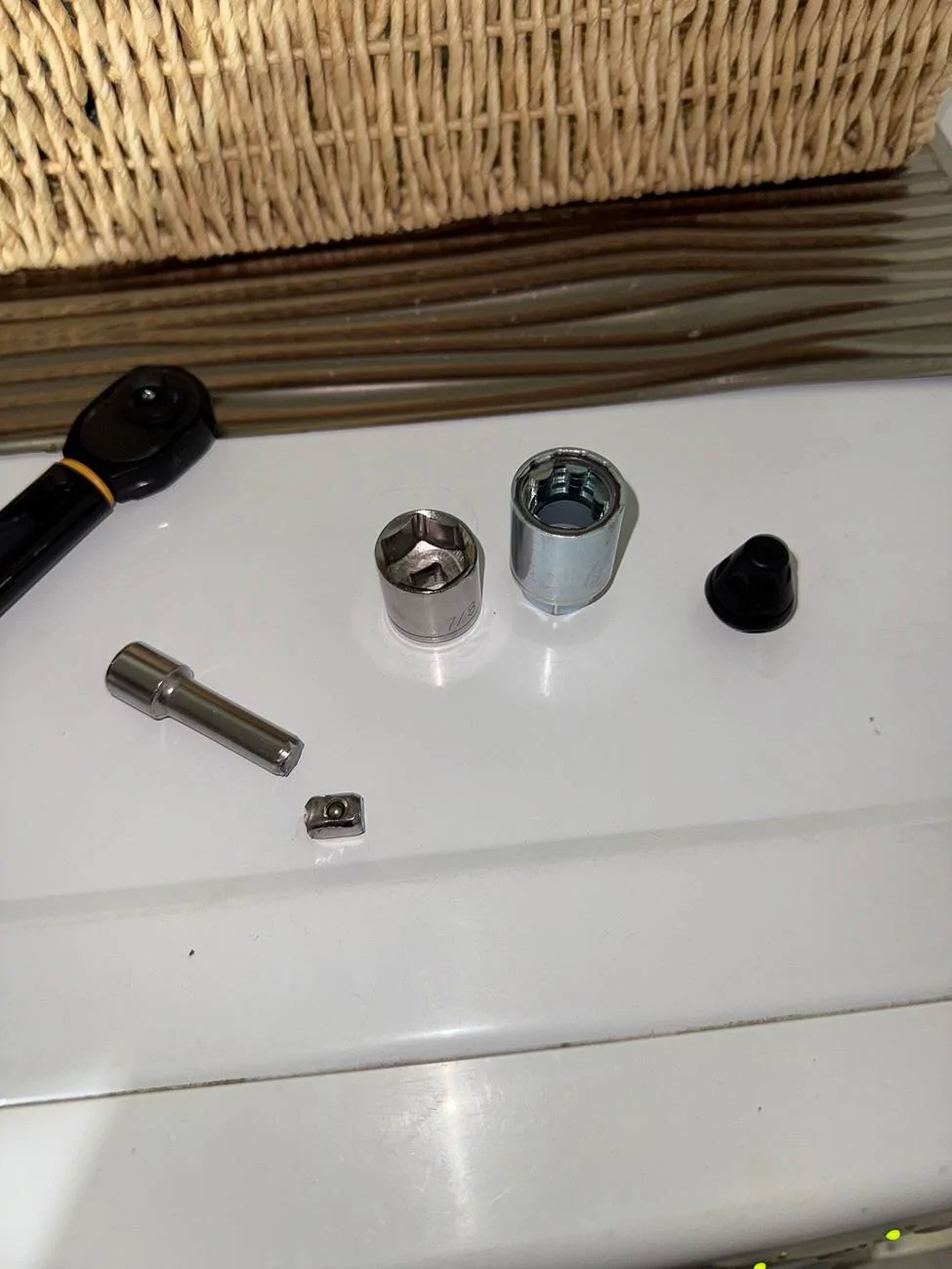 Ford Bronco URGENT - HELP NEEDED - STUCK WHEEL LOCKS IMG_3376