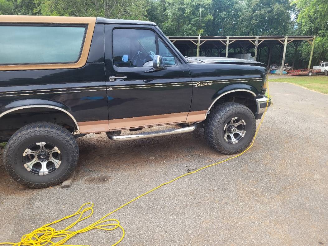 Ford Bronco Let's see the stablemates!!! Bronco passenger side
