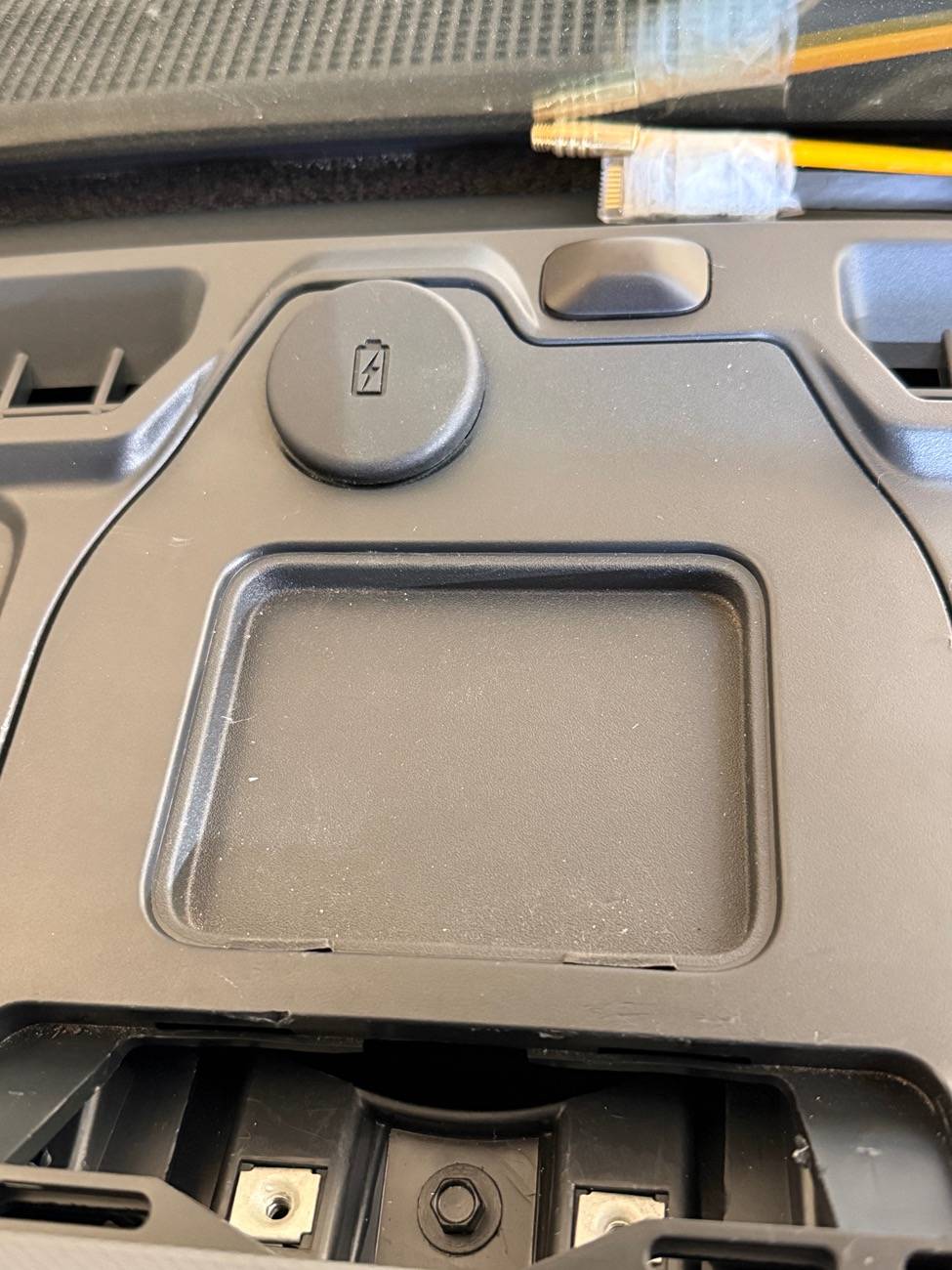 Ford Bronco USB-C Power Panel on Top of Dash IMG_9178