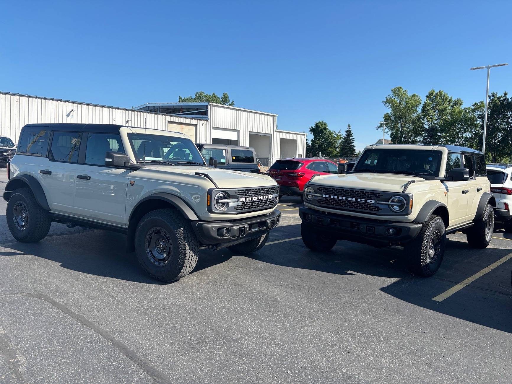 Ford Bronco 2025 Manual Transmission Thread PHOTO OF TWIN BRONCOS_29JUN2025