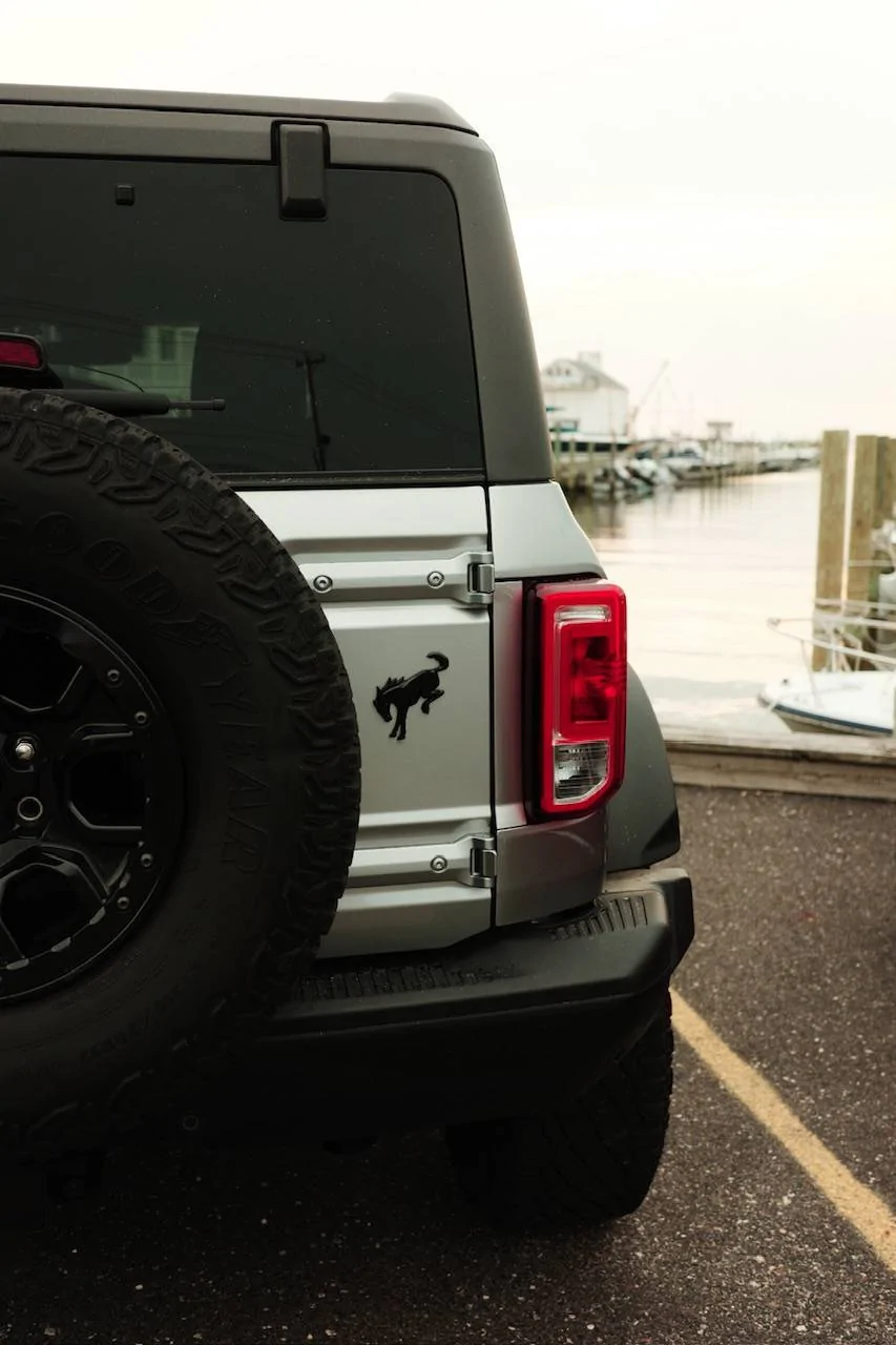 Ford Bronco ICONIC SILVER Bronco Club R0006283