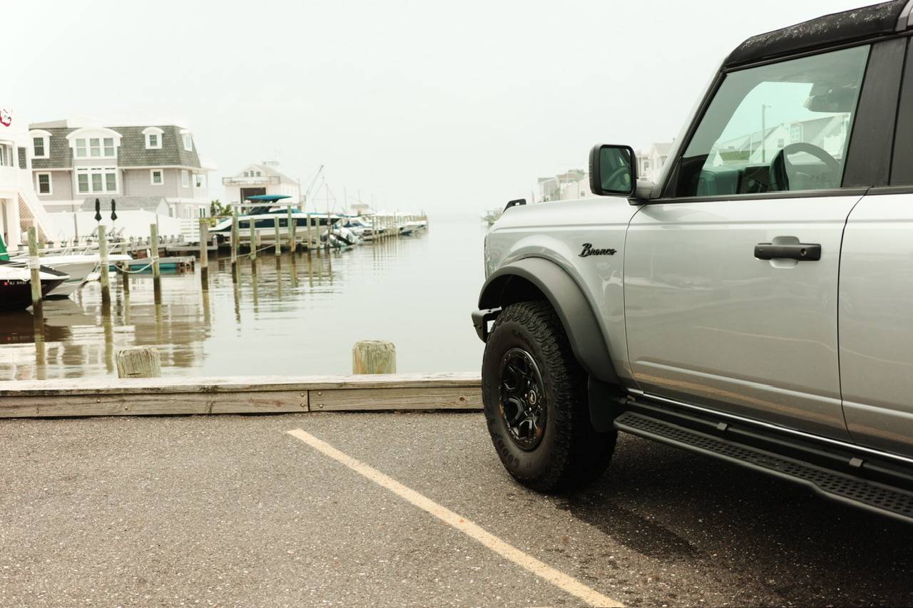 Ford Bronco ICONIC SILVER Bronco Club R0006267