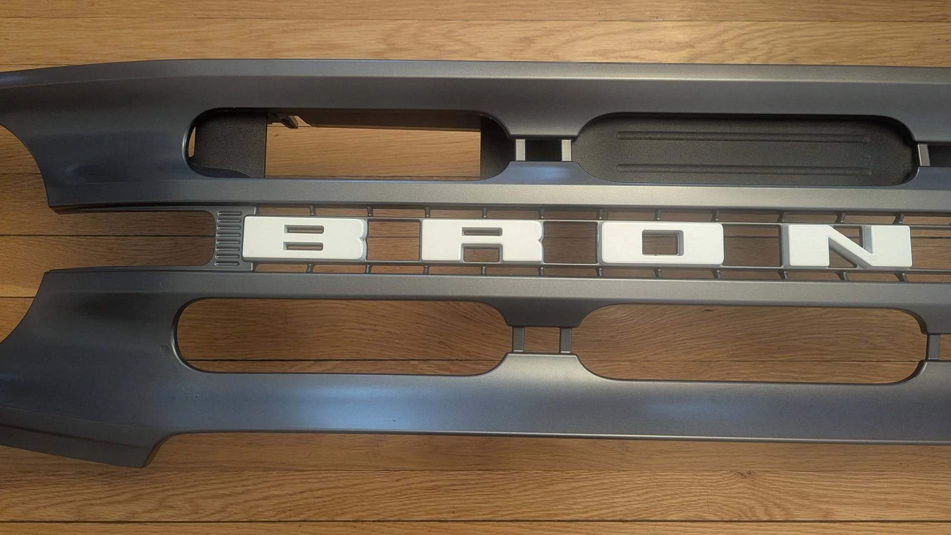 Ford Bronco OEM Bronco Big Bend Grille - Like new PXL_20250703_141504952