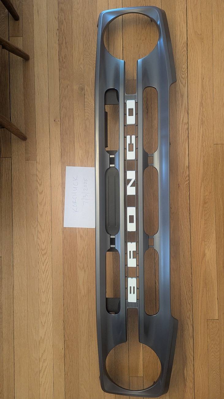 Ford Bronco OEM Bronco Big Bend Grille - Like new PXL_20250703_141439105