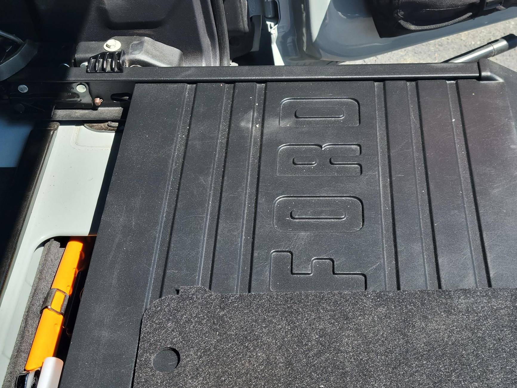 Ford Bronco quick question about slide-out tailgate slide out side