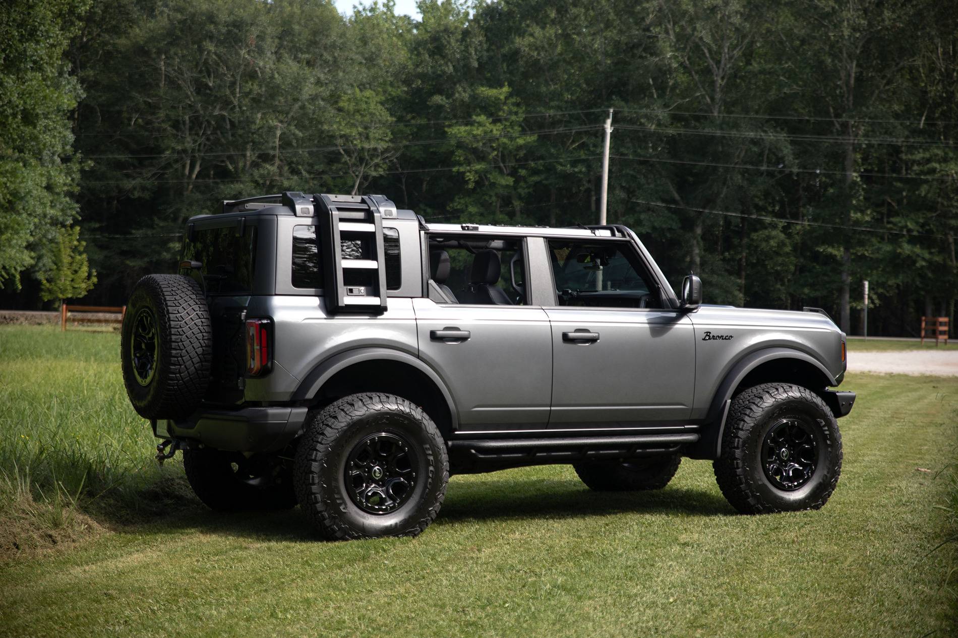 Ford Bronco Defender-Style Side Box and Ladder? 4V3A7873