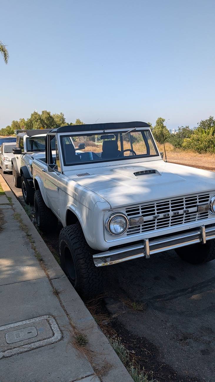 Ford Bronco Old vs New - Anyone know the model year? 1000062108