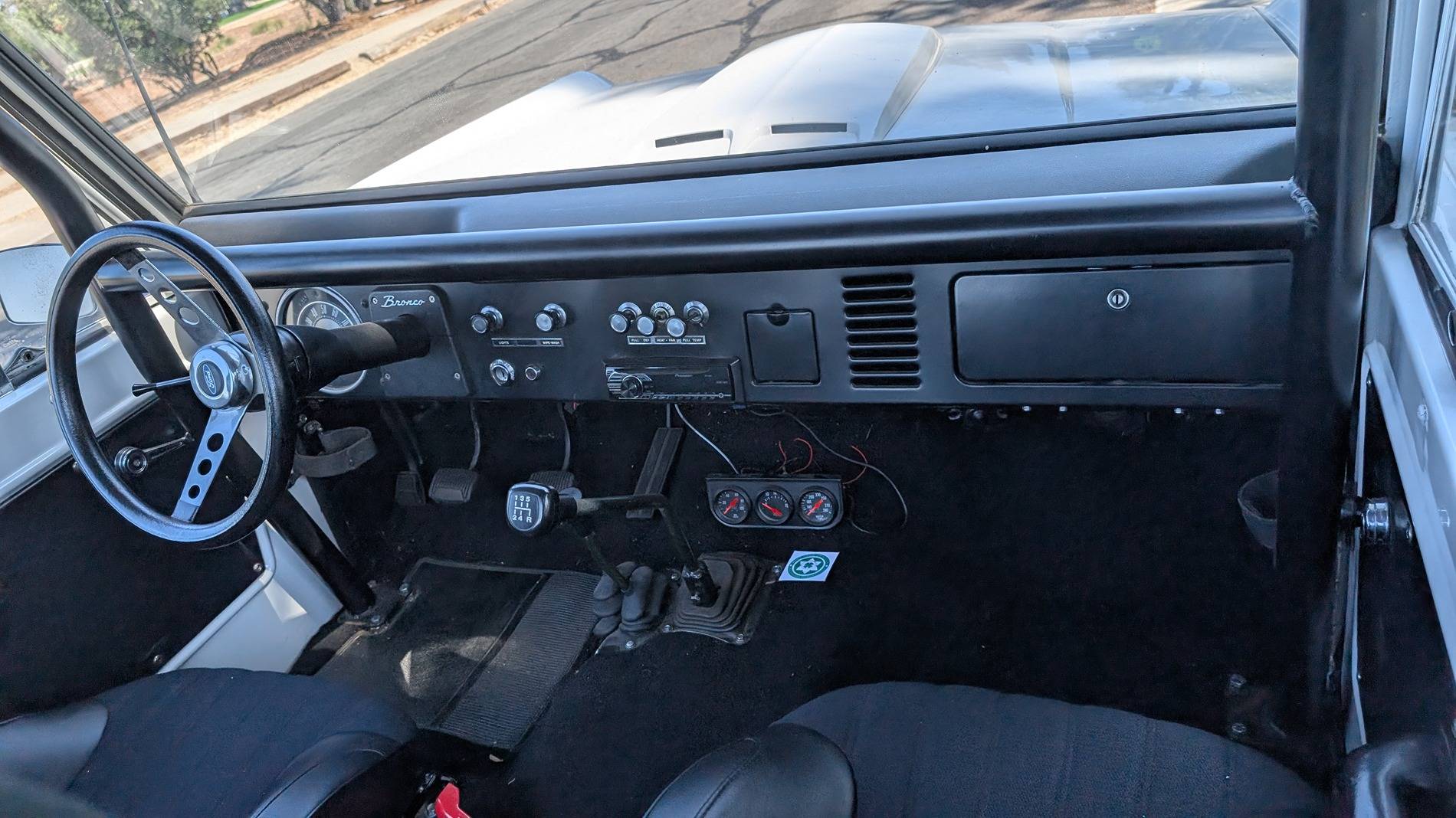 Ford Bronco Old vs New - Anyone know the model year? 1000062110