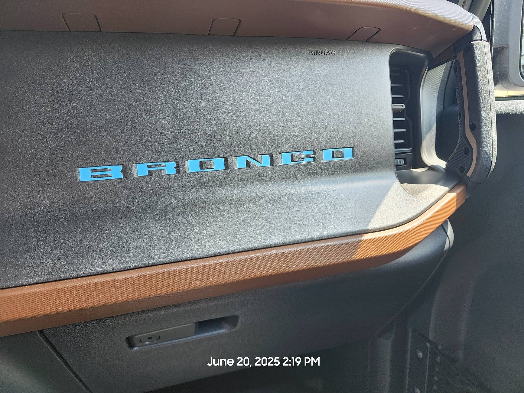 Ford Bronco Please remove the Bronze Dash from the Roast Interior! 20250620_141958
