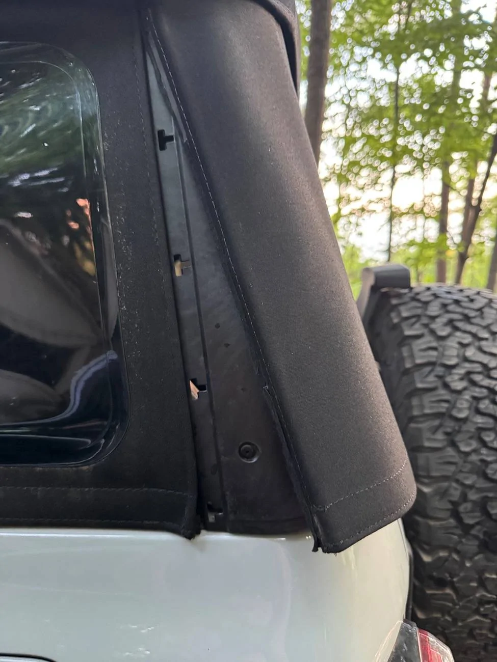 Ford Bronco Soft Top - Rear Panel Separated from Plastic Corner IMG_7596