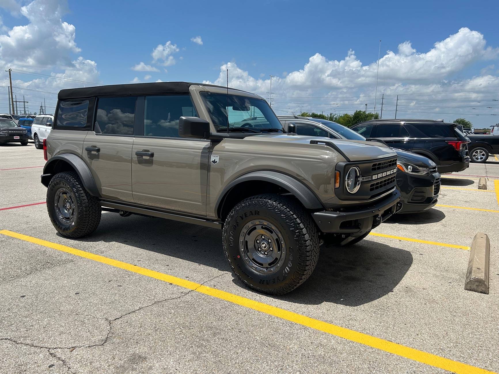 Ford Bronco MARSH GRAY Bronco Club IMG_2419