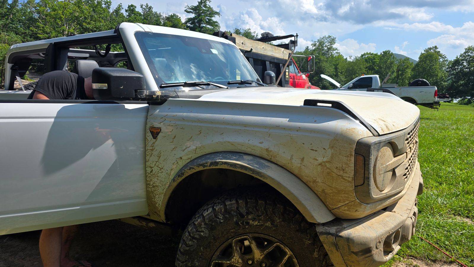 Ford Bronco Running 33-35s for DD, 37s for wheeling Cy86laZA