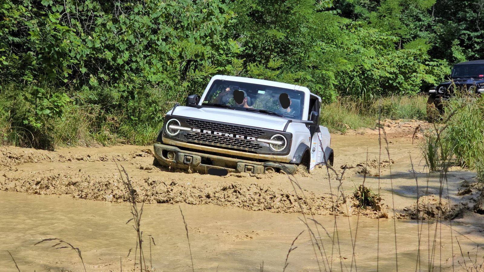Ford Bronco Running 33-35s for DD, 37s for wheeling HE60NpQA