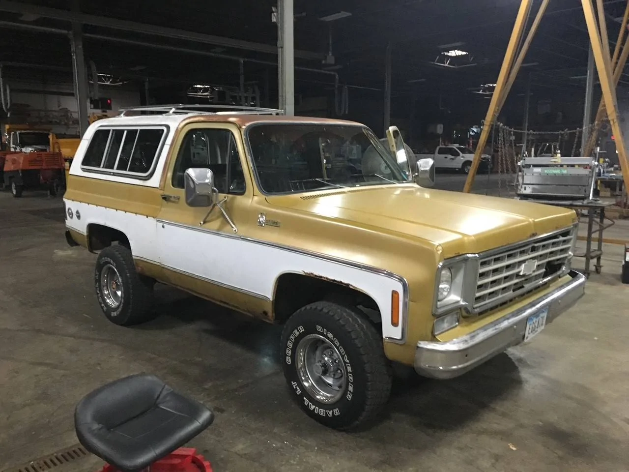Ford Bronco 2022 2 door top cracking 76 Blazer