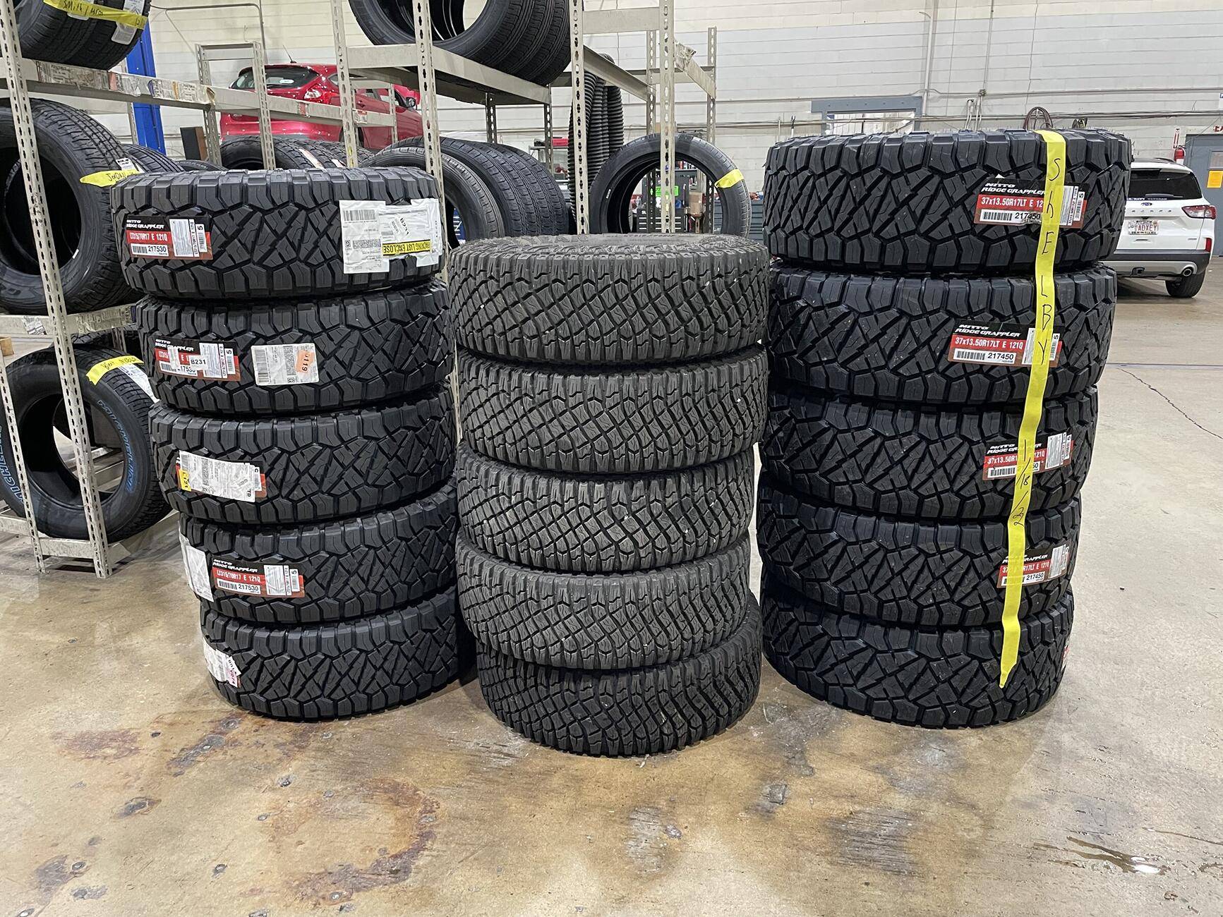 Ford Bronco Goodyear Tires Stock 35" IMG_5121
