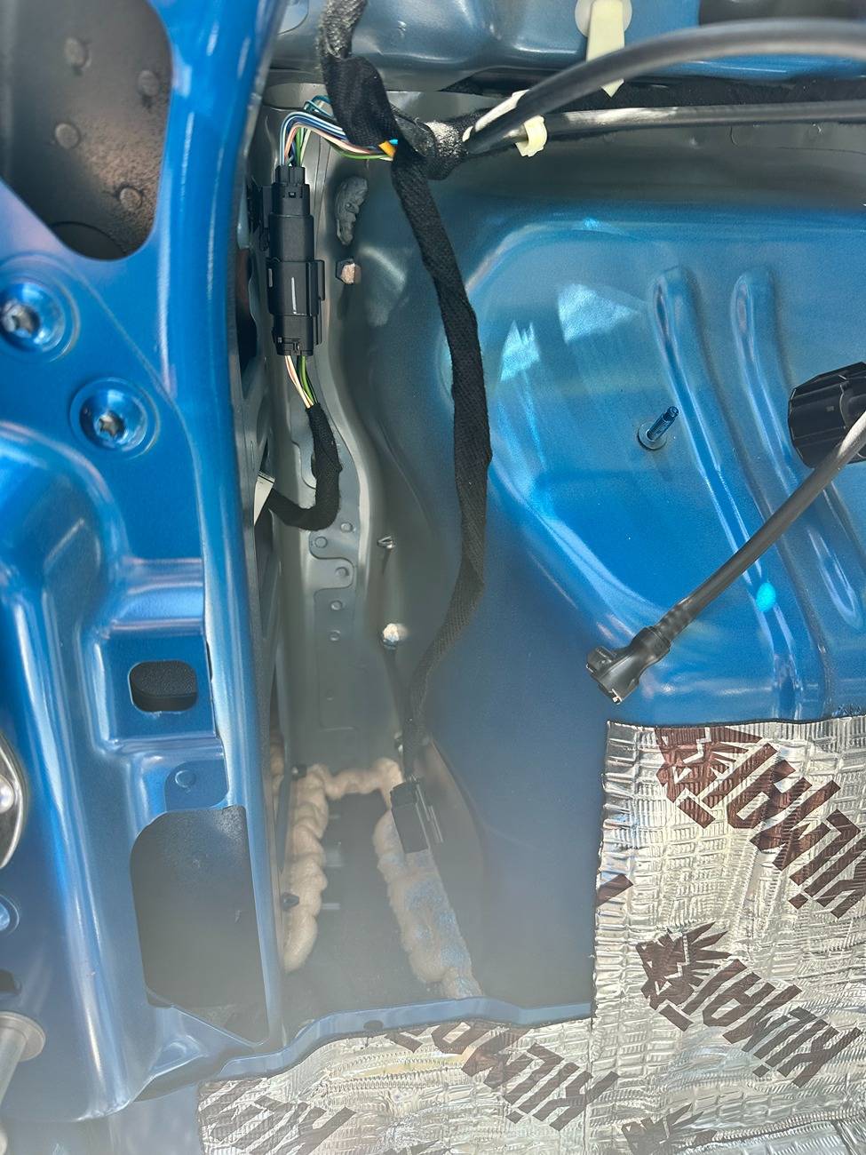 Ford Bronco Found an extra wire in rear cargo. Where does this wire go? IMG_3317