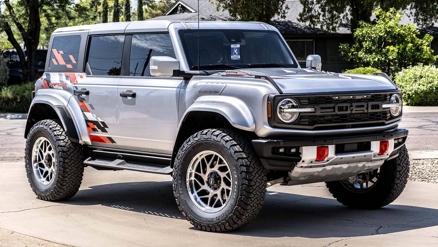 Ford Bronco Show us your installed wheel / tire upgrades here! (Pics) 2025Jul19_DSF1593_New tires & wheels fini, RF corner_1500w