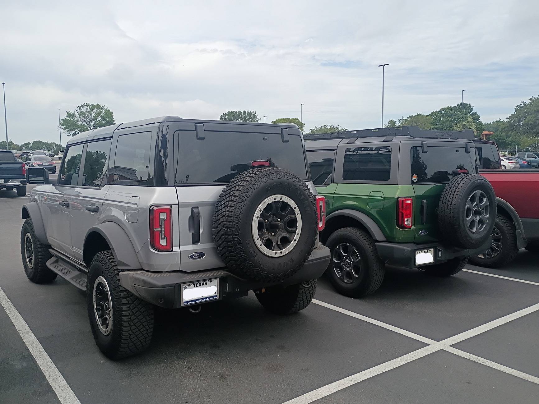 Ford Bronco Cracking Hard top replaced by Shadow Black Top? IMG_20250720_103957674